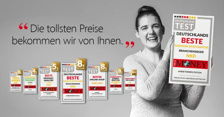Eine lächelnde Frau hält ein Schild mit einer Auszeichnung für Deutschlands bester Fashion-Discounter, Branchensieger: NKD in die Kamera. Daneben steht ein Zitat "Die tollsten Preise bekommen wir von Ihnen."