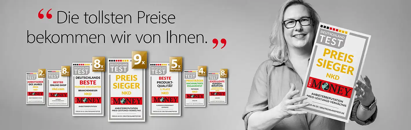 Eine lächelnde Frau hält ein Schild mit einer Auszeichnung für PREISSIEGER: NKD in die Kamera. Daneben steht ein Zitat "Die tollsten Preise bekommen wir von Ihnen."
