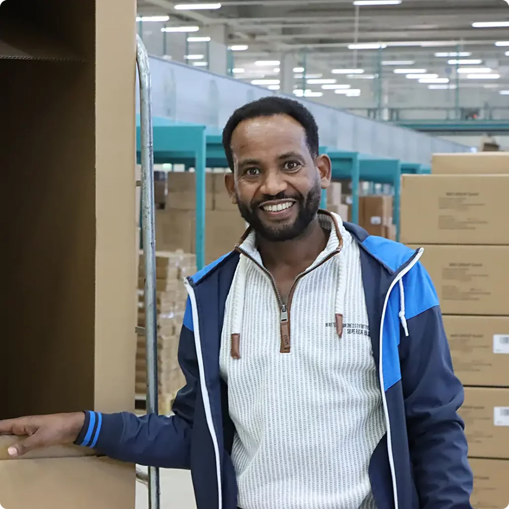 Omer Nuradin in der Logistik